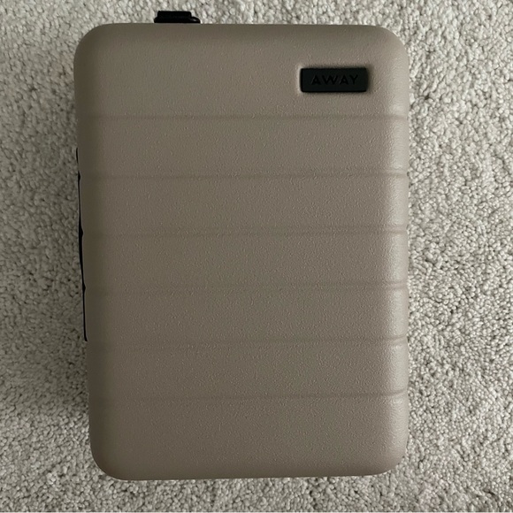 Away Handbags - AWAY mini hard travel case